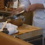 申虎 - ハンバーグ仕込み中玉葱すり下ろし