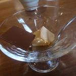 申虎 - お店のデザートチョコと紅茶のムース