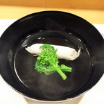 新ばし 星野 - お椀：白魚と菜の花