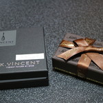 パティスリー カーヴァンソン - トリフ（左）右は別のブランドです