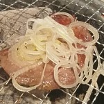 マル超ホルモン - タン塩ネギのせ♪