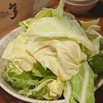 マル超ホルモン - お通しキャベツ