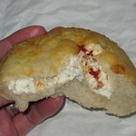 happy hoppe - 「チーズ＆トマト(\200)」の断面。