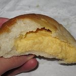 happy hoppe - 「ケーキ屋さんのクリームパン(\180)」の断面。