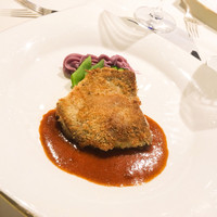 東京會舘 銀座スカイラウンジ - キノコクリームを包んだ牛ロース肉のパン粉焼き ヴァンルージュソース
