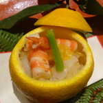 瓢嘻 - 箸休め（三宝柑釜盛り　車海老帆立焼霜栗和え）