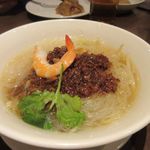 故宮晶華 - もう一品の麺は汁ビーフン７０元、台湾を代表する米粉の麺料理ですね。
            