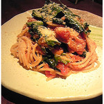 BAR SHIVA - ベーコンとほうれん草のトマトソースパスタ