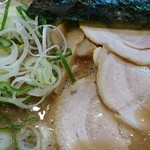 とんこつらぁ麺 松もと - とん×しょうゆWスープラーメン♪