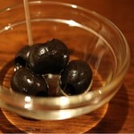 ガレット・バン - お通しはオリーブ(324円)