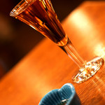 神谷バー - 電気ブランオールド。おつまみは甘い黒豆♪