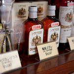 神谷バー - お店の外の売店でお土産も売ってますよ。