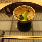 季節料理　なかしま - 豪華な寒の菠薐草お浸し（色々な海鮮添え）