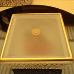 季節料理　なかしま - 蓋の中央は「中島家」の家紋