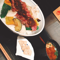 御二九と八さい はちべー - ハラミ丼のセット。