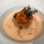ラ ターブル ドゥ ジョエル・ロブション - 活オマール海老のロティと野菜のタンバル、シャトーシャロンの香るソース コラリーヌ。