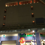 マルカンビル大食堂 - 外観…1階と6階に灯りがともってます