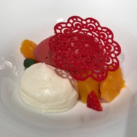 ラ ターブル ドゥ ジョエル・ロブション - フレーズ 柑橘のクーリー フロマージュブランのムースと共に。