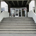 四日市港 第二船員会館 - 四日市港第二船員會館 の入口。