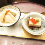 Sem Ba Duru - 先付　小鉢　胡麻豆腐とイクラ　野菜の炊き合わせ