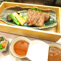 千羽鶴 - 国産牛ロースの網焼き