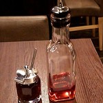 けむり屋＆フラワー - 左が辛山椒、右がラー油