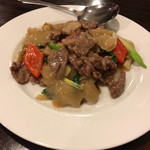 【牛肉と潮州高菜の炒物】（2100円税込）