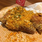 Uma Karaage To Izakameshi Mirai Zaka - セットできた鶏肉。衣がおいしいです。