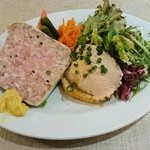 ラ ポルトルージュ - 前菜  お肉のテリーヌと鶏レバーのパテ