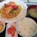 佐用名物ホルモン焼きうどん・こうちゃん - 