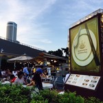 Makansutra Gluttons Bay - こちら有名なホーカーズです！