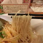 風風ラーメン - 麺リフト　細麺です