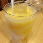 ラズマハル - 201702 クリスナ  ★Aランチ（激辛チキンカレー・マンゴーラッシー・680円）★マンゴーラッシー