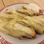 ラズマハル - 201702 クリスナ  ★Cチーズナンセット（辛口ほうれん草チキン・アイスチャイ・990円）★チーズナン