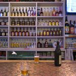 カウンター席で瓶ビール