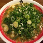 一こくラーメン泉や - ネギがてんこ盛りですね〜♬