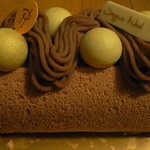 ピエール・エルメ・サロン・ド ・テ - 2010イクスピアリ限定のクリスマスケーキ