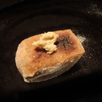 くろぎ - フキノトウ入り焼きゴマ豆腐