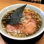 麺屋 つるる - 相方の醤油ラーメン　デカイチャーシューです　６５０円