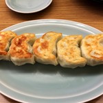 麺屋 つるる - 大きめな餃子　４５０円