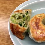 麺屋 つるる - 餡はジューシー