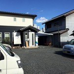 麺屋 つるる - １台分空いてる様に見える所はUターンスペースですよぉ（笑）