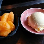 Doutombori - 冷凍みかんとバニラアイス。