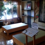 Sushi Ei - 1階の待合室、2階がメインです。