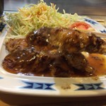 ステーキ宮川 - 料理写真:押し広げられ薄目のハンバーグ