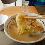 Sugakiya - 中太たまご麺。