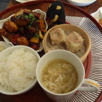 トゥーランドット 臥龍居  - 鶏肉と野菜の甘辛炒めの定食
