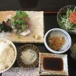 心 - 日替わり定食  730円（マグロと鯵のお造り）