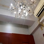 オステリア コンフロント - 個室天井シャンデリア