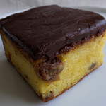 カラメルリキュール　ビターチョコがけケーキ600円